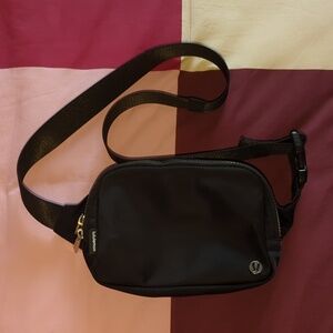 Lululemon 2L belt bag